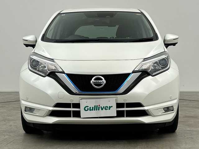日産 ノート e－パワー X 三重県 2018(平30)年 3.7万km ブリリアントホワイトパール /禁煙車//純正ナビ//エマージェンシーブレーキ　//レーンキープアシスト　//アラウンドビューモニター　//インテリジェントスマートルームミラー　//前後コーナーセンサー　//ＬＥＤ　//ＥＴＣ　//ＤＶＤ再生　//Ｂｌｕｅｔｏｏｔｈ