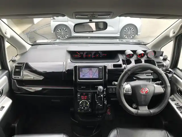 トヨタ ヴォクシー ZS 煌 富山県 2011(平23)年 8.7万km ブラック ローダウン/フリップダウンモニター/純正ナビ/フルセグTV/Bluetooth/バックカメラ/両側パワースライドドア/スマートキー/プッシュスタート/スペアキー１本/黒革調シートカバー/LEDヘッドライト/オートライト/ETC