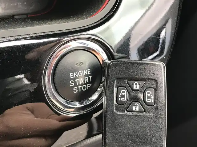 トヨタ ヴォクシー ZS 煌 富山県 2011(平23)年 8.7万km ブラック ローダウン/フリップダウンモニター/純正ナビ/フルセグTV/Bluetooth/バックカメラ/両側パワースライドドア/スマートキー/プッシュスタート/スペアキー１本/黒革調シートカバー/LEDヘッドライト/オートライト/ETC