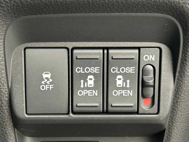 ホンダ フリード ハイブリット e:HEV クロスター 千葉県 2025(令7)年 0.1千km メテオロイドグレーメタリック 登録済未使用車/登録時走行距離：4km/純正９型ナビ/AM＆FM＆Bluetooth＆フルセグTV＆AppleCarPlay/ホンダセンシング/衝突軽減ブレーキ/両側電動スライドドア　/レーダークルーズコントロール　/後席クーラー　/ブラインドスポットモニター　/ハーフレザーシート/シートヒーター/ルーフレール/LEDヘッドライト/フォグランプ/電動格納サイドミラー/電動パーキングブレーキ/USBポート/12Vシガーソケット/ステアリングスイッチ/バックカメラ/アイドリングストップ/ウィンカーミラー/プッシュスタート