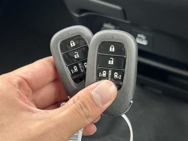 ホンダ フリード ハイブリット e:HEV クロスター 千葉県 2025(令7)年 0.1千km メテオロイドグレーメタリック 登録済未使用車/登録時走行距離：4km/純正９型ナビ/AM＆FM＆Bluetooth＆フルセグTV＆AppleCarPlay/ホンダセンシング/衝突軽減ブレーキ/両側電動スライドドア　/レーダークルーズコントロール　/後席クーラー　/ブラインドスポットモニター　/ハーフレザーシート/シートヒーター/ルーフレール/LEDヘッドライト/フォグランプ/電動格納サイドミラー/電動パーキングブレーキ/USBポート/12Vシガーソケット/ステアリングスイッチ/バックカメラ/アイドリングストップ/ウィンカーミラー/プッシュスタート