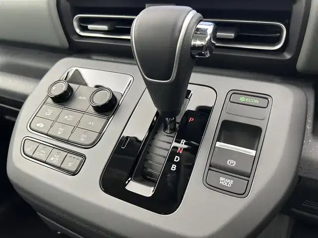 ホンダ フリード ハイブリット e:HEV クロスター 千葉県 2025(令7)年 0.1千km メテオロイドグレーメタリック 登録済未使用車/登録時走行距離：4km/純正９型ナビ/AM＆FM＆Bluetooth＆フルセグTV＆AppleCarPlay/ホンダセンシング/衝突軽減ブレーキ/両側電動スライドドア　/レーダークルーズコントロール　/後席クーラー　/ブラインドスポットモニター　/ハーフレザーシート/シートヒーター/ルーフレール/LEDヘッドライト/フォグランプ/電動格納サイドミラー/電動パーキングブレーキ/USBポート/12Vシガーソケット/ステアリングスイッチ/バックカメラ/アイドリングストップ/ウィンカーミラー/プッシュスタート