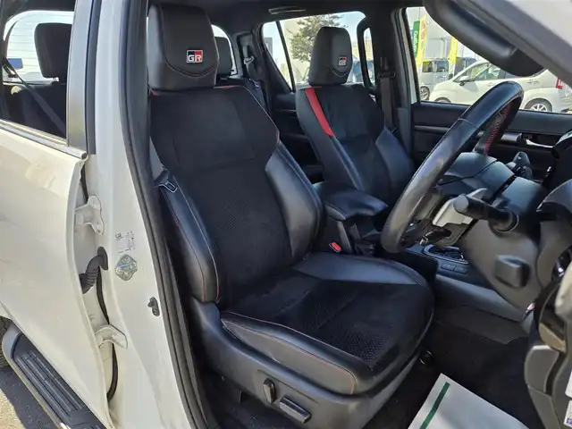 トヨタ ハイラックス Z GRスポーツ 鹿児島県 2023(令5)年 4.3万km スーパーホワイトⅡ レーダークルーズコントロール　/ＥＴＣ　/アラウンドビューモニター　/ＧＲ専用ハーフレザーシート　/前後コーナーセンサー　/純正ディスプレイオーディオ　/Ｂｌｕｅｔｏｏｔｈオーディオ　/Ｄ席パワーシート/横滑り防止機能/レーンキープアシスト/プッシュスタート/スマートキー/純正アルミホイール(18インチ)