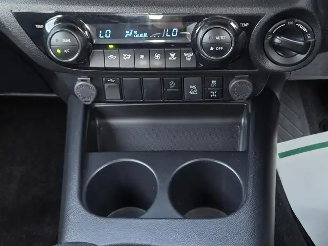 トヨタ ハイラックス Z GRスポーツ 鹿児島県 2023(令5)年 4.3万km スーパーホワイトⅡ レーダークルーズコントロール　/ＥＴＣ　/アラウンドビューモニター　/ＧＲ専用ハーフレザーシート　/前後コーナーセンサー　/純正ディスプレイオーディオ　/Ｂｌｕｅｔｏｏｔｈオーディオ　/Ｄ席パワーシート/横滑り防止機能/レーンキープアシスト/プッシュスタート/スマートキー/純正アルミホイール(18インチ)