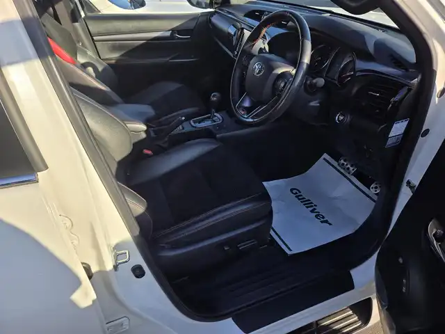 トヨタ ハイラックス Z GRスポーツ 鹿児島県 2023(令5)年 4.3万km スーパーホワイトⅡ レーダークルーズコントロール　/ＥＴＣ　/アラウンドビューモニター　/ＧＲ専用ハーフレザーシート　/前後コーナーセンサー　/純正ディスプレイオーディオ　/Ｂｌｕｅｔｏｏｔｈオーディオ　/Ｄ席パワーシート/横滑り防止機能/レーンキープアシスト/プッシュスタート/スマートキー/純正アルミホイール(18インチ)