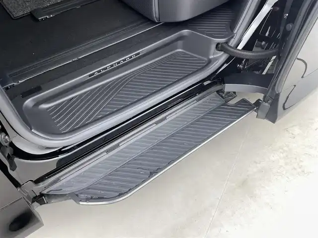 トヨタ アルファードハイブリット Z 福井県 2025(令7)年 0.6万km ブラック 純正メモリナビ機能付きディスプレイオーディオ /JBLオプションプレミアムサウンド /純正フリップダウンモニター /両側電動サイドステップ /ツインムーンルーフ/スペアキー/シートヒーター＆ベンチレーション /電動シート/純正アルミホイール/純正ETC2.0/電動リアゲート