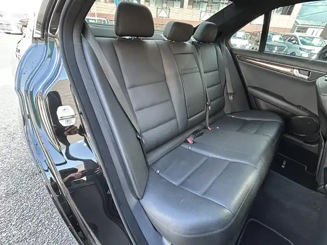 メルセデス・ベンツ Ｃ２００ コンプレッサー AVGスポーツLTD 福岡県 2009(平21)年 9.2万km オブシディアンブラック 純正HDDナビ/　(AM/FM/CD/DVD)/バックカメラ/クルーズコントロール/横滑り防止/ドライブモードスイッチ/純正17インチアルミホイール/ETC/黒レザーシート/革巻きステアリング/パドルシフト/パワーシート(D)/シートヒーター(D/N)/純正フロアマット/純正ラゲッジマット/スペアキー×1/スペアタイヤ/保証書/取扱説明書