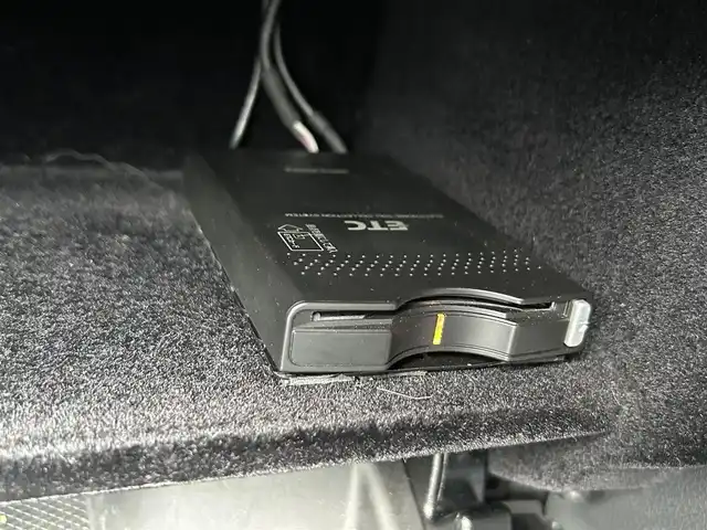 メルセデス・ベンツ Ｃ２００ コンプレッサー AVGスポーツLTD 福岡県 2009(平21)年 9.2万km オブシディアンブラック 純正HDDナビ/　(AM/FM/CD/DVD)/バックカメラ/クルーズコントロール/横滑り防止/ドライブモードスイッチ/純正17インチアルミホイール/ETC/黒レザーシート/革巻きステアリング/パドルシフト/パワーシート(D)/シートヒーター(D/N)/純正フロアマット/純正ラゲッジマット/スペアキー×1/スペアタイヤ/保証書/取扱説明書