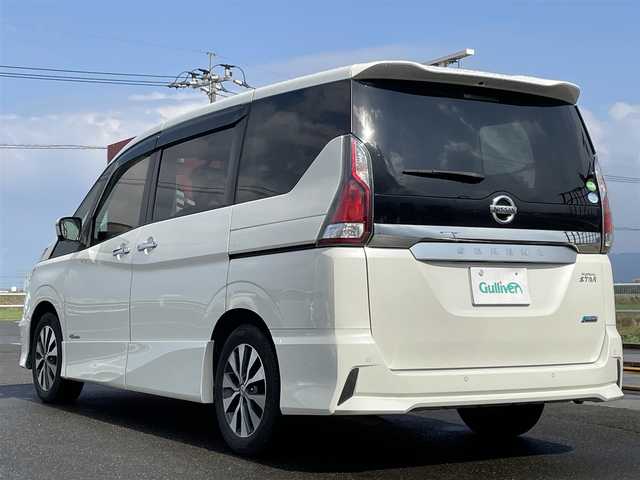 日産 セレナ ハイウェイスター Vセレクション 佐賀県 2018(平30)年 6.4万km ブリリアントホワイトパール エマージェンシーブレーキ/純正9型SDナビ/・フルセグTV/CD/DVD/USB/Bluetooth/アラウンドビューカメラ/フリップダウンモニター/両側パワースライドドア /ETC/クリアランスソナー/クルーズコントロール/純正LEDヘッドライト/純正16インチアルミ/純正フロアマット/新車保証書/取扱説明書/スペアキー1本