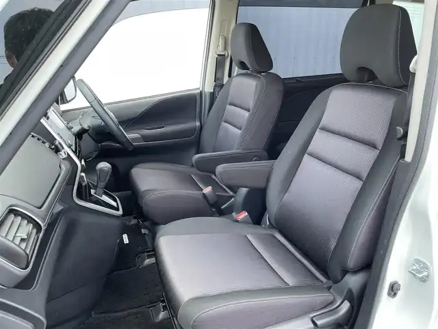 日産 セレナ ハイウェイスター Vセレクション 佐賀県 2018(平30)年 6.4万km ブリリアントホワイトパール エマージェンシーブレーキ/純正9型SDナビ/・フルセグTV/CD/DVD/USB/Bluetooth/アラウンドビューカメラ/フリップダウンモニター/両側パワースライドドア /ETC/クリアランスソナー/クルーズコントロール/純正LEDヘッドライト/純正16インチアルミ/純正フロアマット/新車保証書/取扱説明書/スペアキー1本