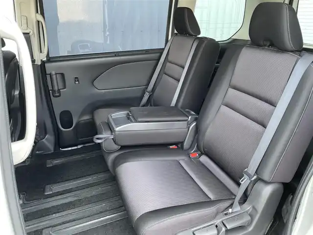日産 セレナ ハイウェイスター Vセレクション 佐賀県 2018(平30)年 6.4万km ブリリアントホワイトパール エマージェンシーブレーキ/純正9型SDナビ/・フルセグTV/CD/DVD/USB/Bluetooth/アラウンドビューカメラ/フリップダウンモニター/両側パワースライドドア /ETC/クリアランスソナー/クルーズコントロール/純正LEDヘッドライト/純正16インチアルミ/純正フロアマット/新車保証書/取扱説明書/スペアキー1本