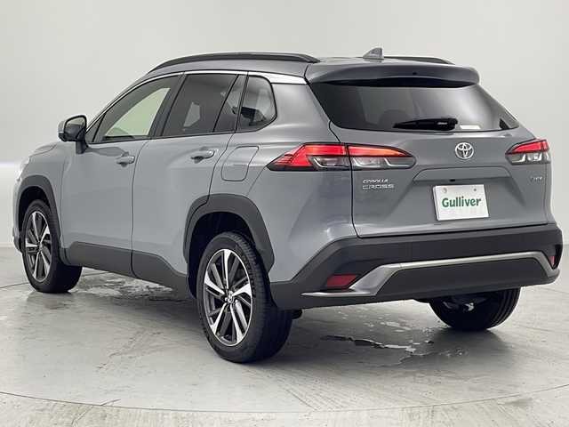 トヨタ カローラ クロス ハイブリッド Z 愛知県 2025(令7)年 0.1万km未満 セメントグレーメタリック 登録済未使用車/10.5型コネクテッドナビ対応ディスプレイオーディオ/・フルセグテレビ/・Miracast/全方位カメラ/パノラミックルーフ/純正ドライブレコーダー/ビルトインＥＴＣ2.0/トヨタチームメイト/・アドバンスト パーク/・パーキングサポートブレーキ/・ブラインドスポットモニター/・安心降車アシスト/トヨタセーフティセンス/・プリクラッシュブレーキ/・レーンアシスト/・レーダークルーズコントロール/横滑り防止/ルーフレール/パワーバックドア/オートハイビーム/自動防眩ミラー/シートヒーター/フォグランプ/プロアクティブドライビングアシスト/プッシュスタート