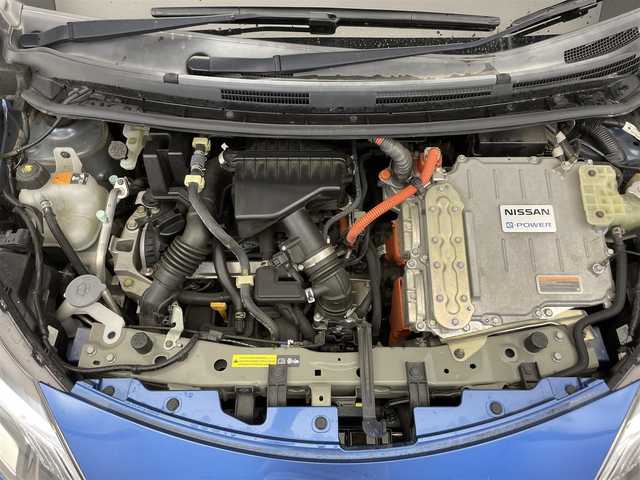 日産 ノート e－パワー メダリスト Bアロー 滋賀県 2018(平30)年 6.5万km シャイニングブルー/スーパーブラック 2トーン 禁煙車/純正ナビ/アラウンドビューモニター/ETC/ハーフレザーシート/エマージェンシーブレーキサポート/インテリジェントクルーズコントロール/車線逸脱警報/デジタルインナーミラー/前後ソナー/前方ドラレコ/LEDヘッドライト/オートライト/フォグランプ/プッシュスタート/スマートキー/ドアバイザー/純正フロアマット/電格ミラー
