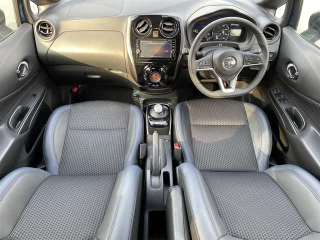 日産 ノート e－パワー メダリスト Bアロー 滋賀県 2018(平30)年 6.5万km シャイニングブルー/スーパーブラック 2トーン 禁煙車/純正ナビ/アラウンドビューモニター/ETC/ハーフレザーシート/エマージェンシーブレーキサポート/インテリジェントクルーズコントロール/車線逸脱警報/デジタルインナーミラー/前後ソナー/前方ドラレコ/LEDヘッドライト/オートライト/フォグランプ/プッシュスタート/スマートキー/ドアバイザー/純正フロアマット/電格ミラー