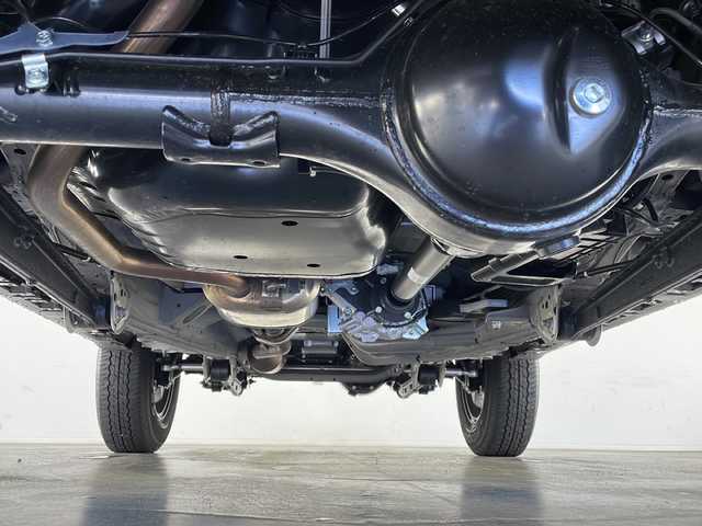スズキ ジムニー シエラ JC 長野県 2025(令7)年 0.3万km ブルーイッシュブラックパール3 4WD/クルーズコントロール/車線逸脱警報/衝突軽減ブレーキ/後方コーナーセンサー/ダウンヒルアシストコントロール/センターデフロック/アイドリングストップ/前席シートヒーター/ステアリングスイッチ/ビルトインETC/LEDヘッドライト/オートライト/フロントフォグランプ/ヘッドライトウォーッシャー/電動格納ミラー/ウィンカーミラー/ドアミラーヒーター/純正16インチAW装着/純正フロアマット/プッシュスタート/スマートキー