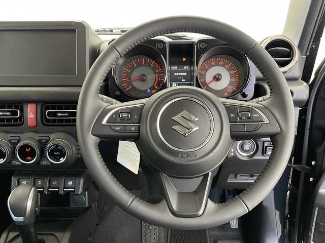 スズキ ジムニー シエラ JC 長野県 2025(令7)年 0.3万km ブルーイッシュブラックパール3 4WD/クルーズコントロール/車線逸脱警報/衝突軽減ブレーキ/後方コーナーセンサー/ダウンヒルアシストコントロール/センターデフロック/アイドリングストップ/前席シートヒーター/ステアリングスイッチ/ビルトインETC/LEDヘッドライト/オートライト/フロントフォグランプ/ヘッドライトウォーッシャー/電動格納ミラー/ウィンカーミラー/ドアミラーヒーター/純正16インチAW装着/純正フロアマット/プッシュスタート/スマートキー