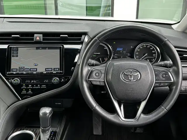 トヨタ カムリ G 香川県 2018(平30)年 5.4万km プラチナホワイトパールマイカ 登録時走行距離 53468km/純正ナビ/→AM/FM/フルセグTV/Bluetooth/バックカメラ/アダプティブクルーズコントロール/ビルトインETC/前後ドライブレコーダー/社外デジタルインナーミラー/革巻きステアリング/パワーシート/プッシュスタート/スペアキー/LEDオートライト/フォグランプ/オートハイビーム/プリクラッシュセーフティ/レーンディパーチャーアラート/横滑り防止装置