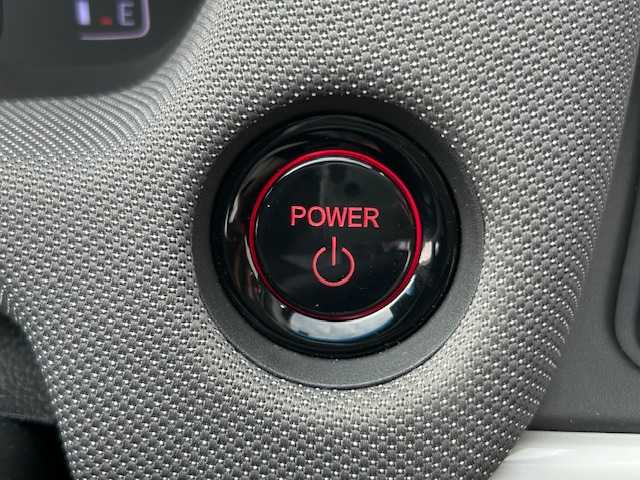 ホンダ フィット e:HEVクロスター 青森県 2020(令2)年 7.2万km プラチナホワイトパール 純正ナビフルセグ/（VXM-205VFEI）/バックカメラ/ＬＥＤヘッドライト/寒冷地仕様/スマートキー/スペアキー/ETC/Ｈｏｎｄａ　ＳＥＮＳＩＮＧ/サイドエアバック/カーテンエアバック/純正１６ＡＷ夏/純正１５冬タイヤ積み込み/ルーフレール/カーテンエアバック/サイドエアバック