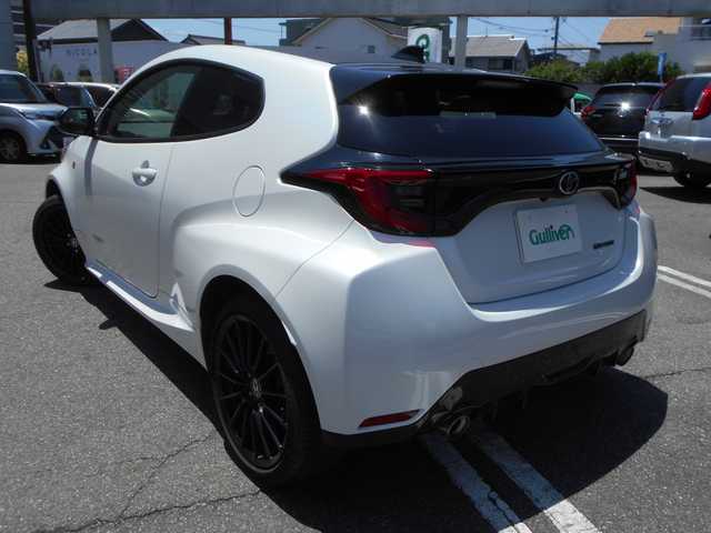 トヨタ ＧＲヤリス RZ 愛知県 2022(令4)年 1.3万km プラチナホワイトパールマイカ 8インチディスプレイオーディオ/Bluetooth/フルセグテレビ/バックカメラ/ビルトインETC/LEDヘッドライト/LEDフォグランプ/純正18インチアルミ/ドライブレコーダー/スマートキー/保証書・取説・メディア取説あり