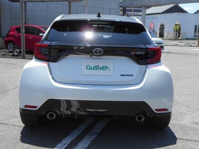 トヨタ ＧＲヤリス RZ 愛知県 2022(令4)年 1.3万km プラチナホワイトパールマイカ 8インチディスプレイオーディオ/Bluetooth/フルセグテレビ/バックカメラ/ビルトインETC/LEDヘッドライト/LEDフォグランプ/純正18インチアルミ/ドライブレコーダー/スマートキー/保証書・取説・メディア取説あり