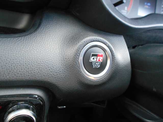 トヨタ ＧＲヤリス RZ 愛知県 2022(令4)年 1.3万km プラチナホワイトパールマイカ 8インチディスプレイオーディオ/Bluetooth/フルセグテレビ/バックカメラ/ビルトインETC/LEDヘッドライト/LEDフォグランプ/純正18インチアルミ/ドライブレコーダー/スマートキー/保証書・取説・メディア取説あり