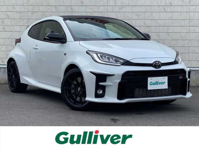 トヨタ ＧＲヤリス RZ ハイパフォーマンス ファーストED 岐阜県 2021(令3)年 2.5万km プラチナホワイトパールマイカ 6速iMT/RZハイパフォーマンス特別仕様車/JBLプレミアムサウンド（OP）/BBS製18インチ鍛造AW/GRレッドキャリパー/ヘッドアップディスプレイ【HUD】/ブラインドスポットモニター【BSM】/トヨタセーフティセンス/・プリクラッシュセーフティ【PCS】/・レーンディパーチャーアラート【RDA】/・オートマチックハイビーム【AHB】/・レーダークルーズコントロール/・リヤクロストラフィックアラート【RCTA】/・ロードサインアシスト【RSA】/クリアランスソナー前後/純正8インチディスプレイオーディオ/バックカメラ/ハーフレザーシート/本革巻きステアリング/左右独立フルオートエアコン/三眼フルLEDヘッドライト/フロントフォグ/アルミペダル/純正ビルトインETC/前後ドライブレコーダー/スマートキー×2