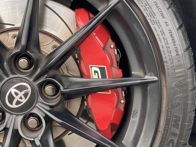 トヨタ ＧＲヤリス RZ ハイパフォーマンス ファーストED 岐阜県 2021(令3)年 2.5万km プラチナホワイトパールマイカ 6速iMT/RZハイパフォーマンス特別仕様車/JBLプレミアムサウンド（OP）/BBS製18インチ鍛造AW/GRレッドキャリパー/ヘッドアップディスプレイ【HUD】/ブラインドスポットモニター【BSM】/トヨタセーフティセンス/・プリクラッシュセーフティ【PCS】/・レーンディパーチャーアラート【RDA】/・オートマチックハイビーム【AHB】/・レーダークルーズコントロール/・リヤクロストラフィックアラート【RCTA】/・ロードサインアシスト【RSA】/クリアランスソナー前後/純正8インチディスプレイオーディオ/バックカメラ/ハーフレザーシート/本革巻きステアリング/左右独立フルオートエアコン/三眼フルLEDヘッドライト/フロントフォグ/アルミペダル/純正ビルトインETC/前後ドライブレコーダー/スマートキー×2