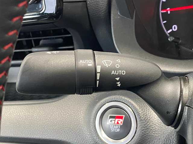 トヨタ ＧＲヤリス RZ ハイパフォーマンス ファーストED 岐阜県 2021(令3)年 2.5万km プラチナホワイトパールマイカ 6速iMT/RZハイパフォーマンス特別仕様車/JBLプレミアムサウンド（OP）/BBS製18インチ鍛造AW/GRレッドキャリパー/ヘッドアップディスプレイ【HUD】/ブラインドスポットモニター【BSM】/トヨタセーフティセンス/・プリクラッシュセーフティ【PCS】/・レーンディパーチャーアラート【RDA】/・オートマチックハイビーム【AHB】/・レーダークルーズコントロール/・リヤクロストラフィックアラート【RCTA】/・ロードサインアシスト【RSA】/クリアランスソナー前後/純正8インチディスプレイオーディオ/バックカメラ/ハーフレザーシート/本革巻きステアリング/左右独立フルオートエアコン/三眼フルLEDヘッドライト/フロントフォグ/アルミペダル/純正ビルトインETC/前後ドライブレコーダー/スマートキー×2