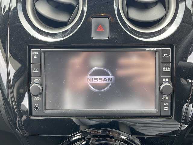 日産 ノート e－パワー X FOUR 岩手県 2019(平31)年 12.8万km ブリリアントホワイトパール 純正SDナビ/AM/FM/CD/DVD/Bluetooth/フルセグTV/純正オーディオ/バックカメラ/ETC/衝突被害軽減ブレーキ/レーンキープアシスト/横滑り防止装置/オートライト/LEDヘッドライト/スマートキー/プッシュスタート/電動格納ミラー/社外14インチAW/純正フロアマット/純正ドアバイザー/デジタルインナーミラー/保証書/取扱説明書