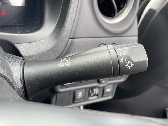 日産 ノート e－パワー X FOUR 岩手県 2019(平31)年 12.8万km ブリリアントホワイトパール 純正SDナビ/AM/FM/CD/DVD/Bluetooth/フルセグTV/純正オーディオ/バックカメラ/ETC/衝突被害軽減ブレーキ/レーンキープアシスト/横滑り防止装置/オートライト/LEDヘッドライト/スマートキー/プッシュスタート/電動格納ミラー/社外14インチAW/純正フロアマット/純正ドアバイザー/デジタルインナーミラー/保証書/取扱説明書