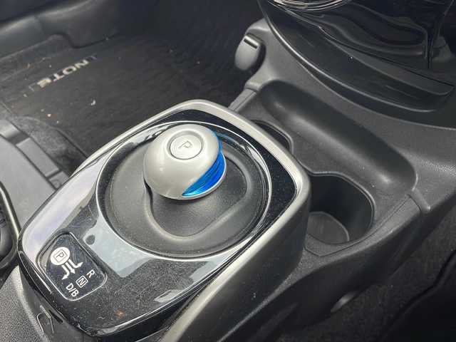 日産 ノート e－パワー X FOUR 岩手県 2019(平31)年 12.8万km ブリリアントホワイトパール 純正SDナビ/AM/FM/CD/DVD/Bluetooth/フルセグTV/純正オーディオ/バックカメラ/ETC/衝突被害軽減ブレーキ/レーンキープアシスト/横滑り防止装置/オートライト/LEDヘッドライト/スマートキー/プッシュスタート/電動格納ミラー/社外14インチAW/純正フロアマット/純正ドアバイザー/デジタルインナーミラー/保証書/取扱説明書
