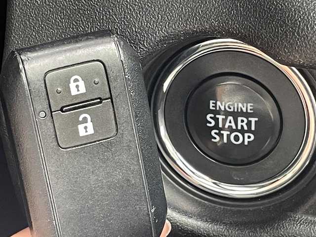 スズキ ジムニー XL 島根県 2022(令4)年 4.1万km シフォンアイボリーM 4WD/衝突軽減ブレーキ/レーンキープアシスト/純正ディスプレイオーディオ/(AM/FM/CD/USB/Bluetooth)/バックカメラ/ドライブレコーダー/ビルトインETC/D/N席シートヒーター/スマートキー/スペアキー×1/フォグランプ/オートライト/取扱説明書/保証書