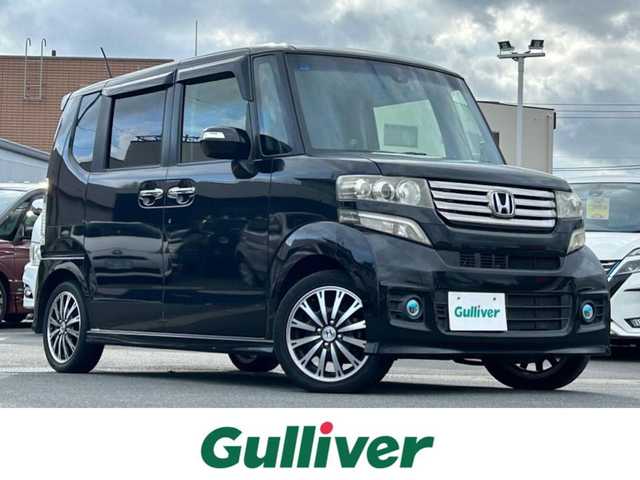 ホンダ Ｎ ＢＯＸ カスタム ターボ SSパッケージ 静岡県 2015(平27)年 6.8万km 黒 エンジンスタートボタン/パワーステアリング/パワーウィンドウ/アイドリングストップ/ターボ/スマートキー/オートエアコン/パドルシフト/クルーズコントロール/ETC/純正8インチナビ（BT/ワンセグ）/バックカメラ/ベンチシート/純正フロアマット/純正アルミホイール/両側パワースライドドア/ABS/横滑り防止装置/オートライト/W＋サイドエアバック