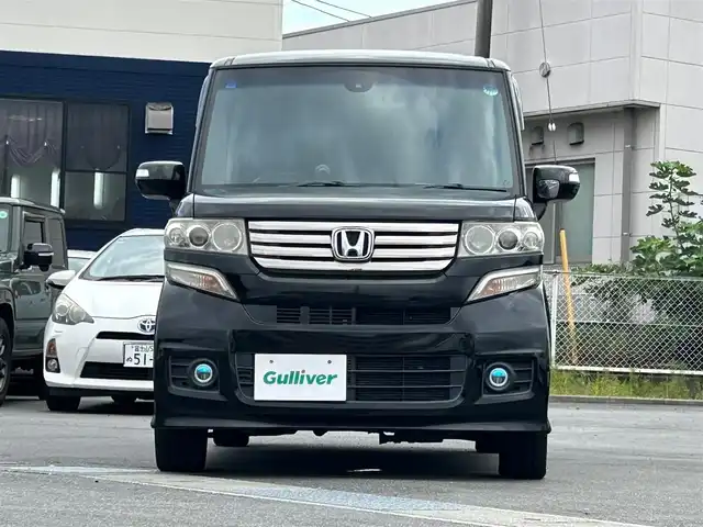 ホンダ Ｎ ＢＯＸ カスタム ターボ SSパッケージ 静岡県 2015(平27)年 6.8万km 黒 エンジンスタートボタン/パワーステアリング/パワーウィンドウ/アイドリングストップ/ターボ/スマートキー/オートエアコン/パドルシフト/クルーズコントロール/ETC/純正8インチナビ（BT/ワンセグ）/バックカメラ/ベンチシート/純正フロアマット/純正アルミホイール/両側パワースライドドア/ABS/横滑り防止装置/オートライト/W＋サイドエアバック
