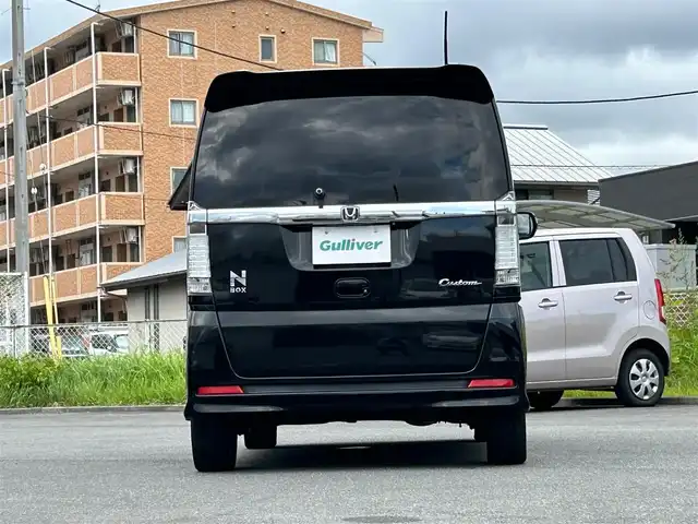 ホンダ Ｎ ＢＯＸ カスタム ターボ SSパッケージ 静岡県 2015(平27)年 6.8万km 黒 エンジンスタートボタン/パワーステアリング/パワーウィンドウ/アイドリングストップ/ターボ/スマートキー/オートエアコン/パドルシフト/クルーズコントロール/ETC/純正8インチナビ（BT/ワンセグ）/バックカメラ/ベンチシート/純正フロアマット/純正アルミホイール/両側パワースライドドア/ABS/横滑り防止装置/オートライト/W＋サイドエアバック