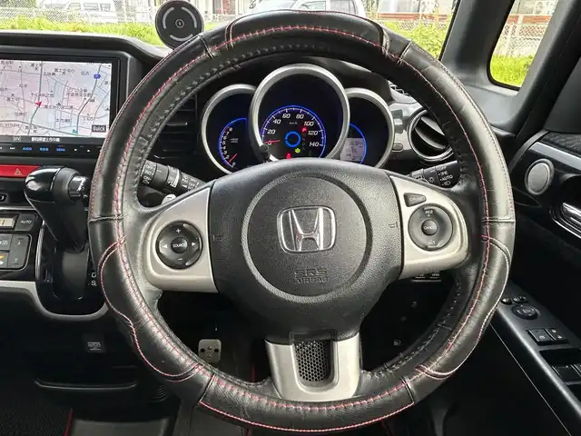 ホンダ Ｎ ＢＯＸ カスタム ターボ SSパッケージ 静岡県 2015(平27)年 6.8万km 黒 エンジンスタートボタン/パワーステアリング/パワーウィンドウ/アイドリングストップ/ターボ/スマートキー/オートエアコン/パドルシフト/クルーズコントロール/ETC/純正8インチナビ（BT/ワンセグ）/バックカメラ/ベンチシート/純正フロアマット/純正アルミホイール/両側パワースライドドア/ABS/横滑り防止装置/オートライト/W＋サイドエアバック