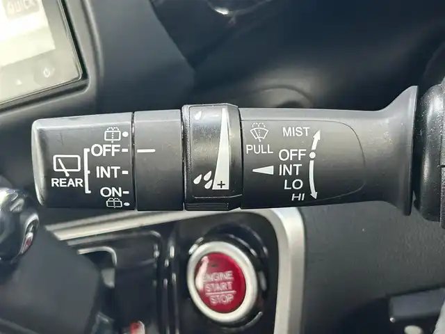 ホンダ Ｎ ＢＯＸ カスタム ターボ SSパッケージ 静岡県 2015(平27)年 6.8万km 黒 エンジンスタートボタン/パワーステアリング/パワーウィンドウ/アイドリングストップ/ターボ/スマートキー/オートエアコン/パドルシフト/クルーズコントロール/ETC/純正8インチナビ（BT/ワンセグ）/バックカメラ/ベンチシート/純正フロアマット/純正アルミホイール/両側パワースライドドア/ABS/横滑り防止装置/オートライト/W＋サイドエアバック