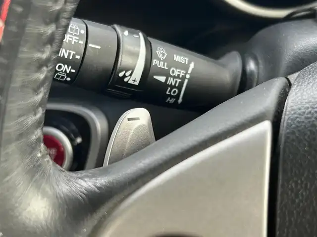 ホンダ Ｎ ＢＯＸ カスタム ターボ SSパッケージ 静岡県 2015(平27)年 6.8万km 黒 エンジンスタートボタン/パワーステアリング/パワーウィンドウ/アイドリングストップ/ターボ/スマートキー/オートエアコン/パドルシフト/クルーズコントロール/ETC/純正8インチナビ（BT/ワンセグ）/バックカメラ/ベンチシート/純正フロアマット/純正アルミホイール/両側パワースライドドア/ABS/横滑り防止装置/オートライト/W＋サイドエアバック