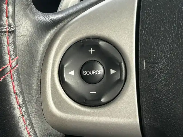 ホンダ Ｎ ＢＯＸ カスタム ターボ SSパッケージ 静岡県 2015(平27)年 6.8万km 黒 エンジンスタートボタン/パワーステアリング/パワーウィンドウ/アイドリングストップ/ターボ/スマートキー/オートエアコン/パドルシフト/クルーズコントロール/ETC/純正8インチナビ（BT/ワンセグ）/バックカメラ/ベンチシート/純正フロアマット/純正アルミホイール/両側パワースライドドア/ABS/横滑り防止装置/オートライト/W＋サイドエアバック