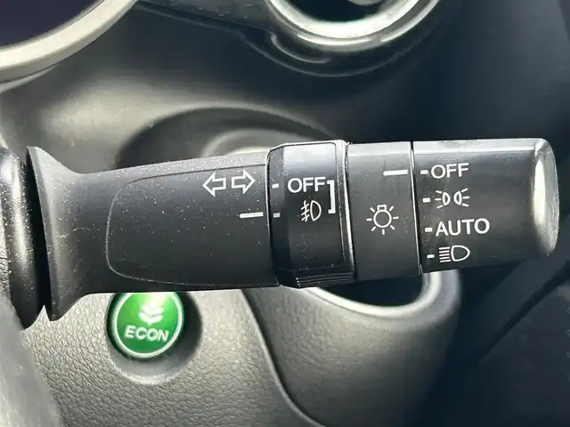 ホンダ Ｎ ＢＯＸ カスタム ターボ SSパッケージ 静岡県 2015(平27)年 6.8万km 黒 エンジンスタートボタン/パワーステアリング/パワーウィンドウ/アイドリングストップ/ターボ/スマートキー/オートエアコン/パドルシフト/クルーズコントロール/ETC/純正8インチナビ（BT/ワンセグ）/バックカメラ/ベンチシート/純正フロアマット/純正アルミホイール/両側パワースライドドア/ABS/横滑り防止装置/オートライト/W＋サイドエアバック