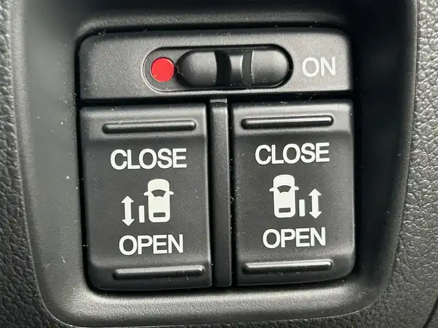 ホンダ Ｎ ＢＯＸ カスタム ターボ SSパッケージ 静岡県 2015(平27)年 6.8万km 黒 エンジンスタートボタン/パワーステアリング/パワーウィンドウ/アイドリングストップ/ターボ/スマートキー/オートエアコン/パドルシフト/クルーズコントロール/ETC/純正8インチナビ（BT/ワンセグ）/バックカメラ/ベンチシート/純正フロアマット/純正アルミホイール/両側パワースライドドア/ABS/横滑り防止装置/オートライト/W＋サイドエアバック