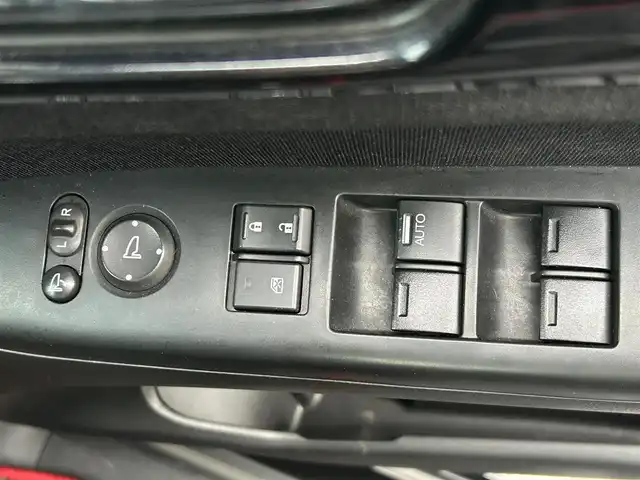 ホンダ Ｎ ＢＯＸ カスタム ターボ SSパッケージ 静岡県 2015(平27)年 6.8万km 黒 エンジンスタートボタン/パワーステアリング/パワーウィンドウ/アイドリングストップ/ターボ/スマートキー/オートエアコン/パドルシフト/クルーズコントロール/ETC/純正8インチナビ（BT/ワンセグ）/バックカメラ/ベンチシート/純正フロアマット/純正アルミホイール/両側パワースライドドア/ABS/横滑り防止装置/オートライト/W＋サイドエアバック