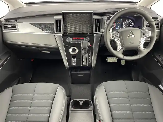 三菱 デリカＤ：５ シャモニー 大阪府 2025(令7)年 0.1千km ブラックダイヤモンド e-Assist/　・衝突被害軽減ブレーキシステム　FCM/　・前進時/後退時誤発進抑制機能/　・車線逸脱警報システム　LEW/　・レーダークルーズコントロールシステム　ACC/　・オートマチックハイビーム　AHB/　・後側方車両検知警報システム　BSW/バックカメラ/パワーバックドア/LEDオートライト/フォグランプ/オートマチックハイビーム　AHB/前席シートヒーター/ブラインドスポットモニター/ステアリングヒーター/スマートキー/純正18インチアルミホイール