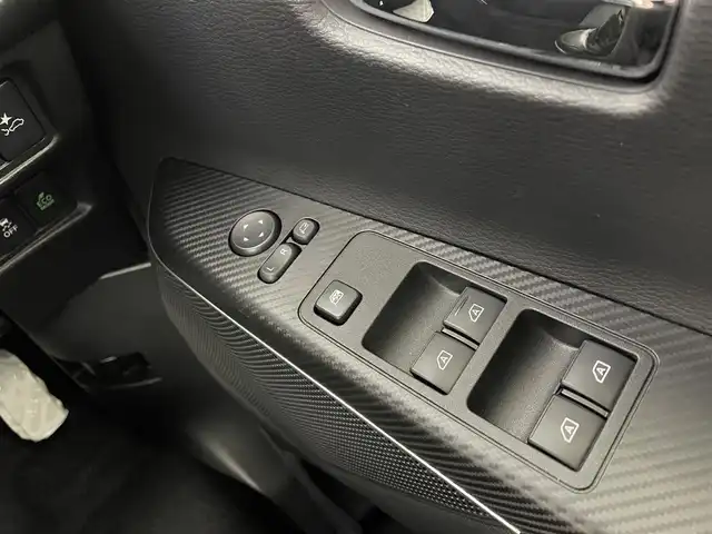 三菱 デリカＤ：５ シャモニー 大阪府 2025(令7)年 0.1千km ブラックダイヤモンド e-Assist/　・衝突被害軽減ブレーキシステム　FCM/　・前進時/後退時誤発進抑制機能/　・車線逸脱警報システム　LEW/　・レーダークルーズコントロールシステム　ACC/　・オートマチックハイビーム　AHB/　・後側方車両検知警報システム　BSW/バックカメラ/パワーバックドア/LEDオートライト/フォグランプ/オートマチックハイビーム　AHB/前席シートヒーター/ブラインドスポットモニター/ステアリングヒーター/スマートキー/純正18インチアルミホイール