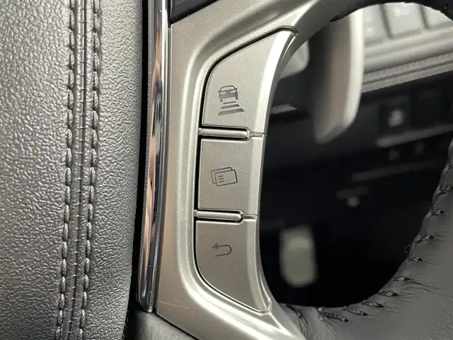 三菱 デリカＤ：５ シャモニー 大阪府 2025(令7)年 0.1千km ブラックダイヤモンド e-Assist/　・衝突被害軽減ブレーキシステム　FCM/　・前進時/後退時誤発進抑制機能/　・車線逸脱警報システム　LEW/　・レーダークルーズコントロールシステム　ACC/　・オートマチックハイビーム　AHB/　・後側方車両検知警報システム　BSW/バックカメラ/パワーバックドア/LEDオートライト/フォグランプ/オートマチックハイビーム　AHB/前席シートヒーター/ブラインドスポットモニター/ステアリングヒーター/スマートキー/純正18インチアルミホイール