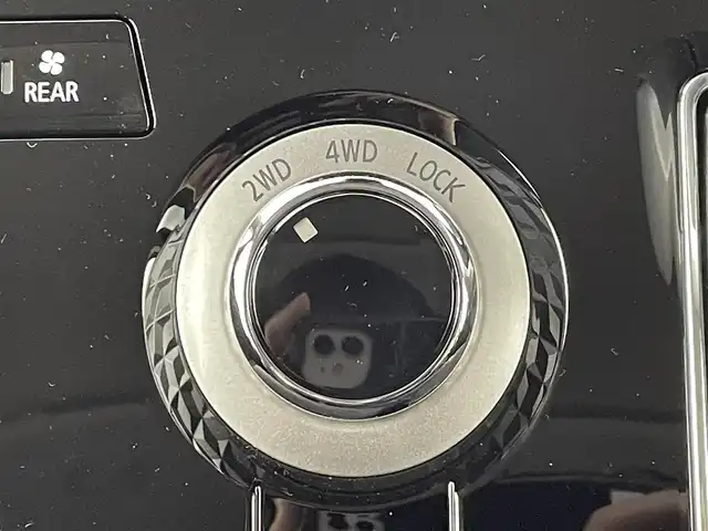 三菱 デリカＤ：５ シャモニー 大阪府 2025(令7)年 0.1千km ブラックダイヤモンド e-Assist/　・衝突被害軽減ブレーキシステム　FCM/　・前進時/後退時誤発進抑制機能/　・車線逸脱警報システム　LEW/　・レーダークルーズコントロールシステム　ACC/　・オートマチックハイビーム　AHB/　・後側方車両検知警報システム　BSW/バックカメラ/パワーバックドア/LEDオートライト/フォグランプ/オートマチックハイビーム　AHB/前席シートヒーター/ブラインドスポットモニター/ステアリングヒーター/スマートキー/純正18インチアルミホイール