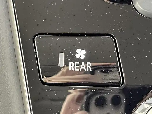 三菱 デリカＤ：５ シャモニー 大阪府 2025(令7)年 0.1千km ブラックダイヤモンド e-Assist/　・衝突被害軽減ブレーキシステム　FCM/　・前進時/後退時誤発進抑制機能/　・車線逸脱警報システム　LEW/　・レーダークルーズコントロールシステム　ACC/　・オートマチックハイビーム　AHB/　・後側方車両検知警報システム　BSW/バックカメラ/パワーバックドア/LEDオートライト/フォグランプ/オートマチックハイビーム　AHB/前席シートヒーター/ブラインドスポットモニター/ステアリングヒーター/スマートキー/純正18インチアルミホイール