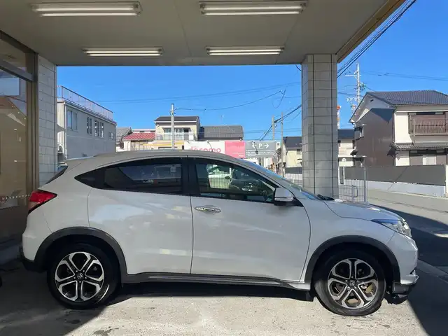 ホンダ ヴェゼル S 愛知県 2015(平27)年 5万km ホワイトオーキッドパール /当店買取/禁煙/1オーナー//純正ナビVXM-152VFi//フルセグTV/CD/DVD/SD/USB/Bluetooth//CTBA/LEDヘッド/Aライト//パドルシフト//あんしんパッケージ/ナビ装着SPパッケージ/コンフォートビューパッケージ//スタイリッシュパッケージ//ハーフレザー/シートヒーター//ISOFIX/純正Fマット//Aストップ/革巻きステアリング/クルコン//ブレーキホールド//保証書/取説/スペアキー