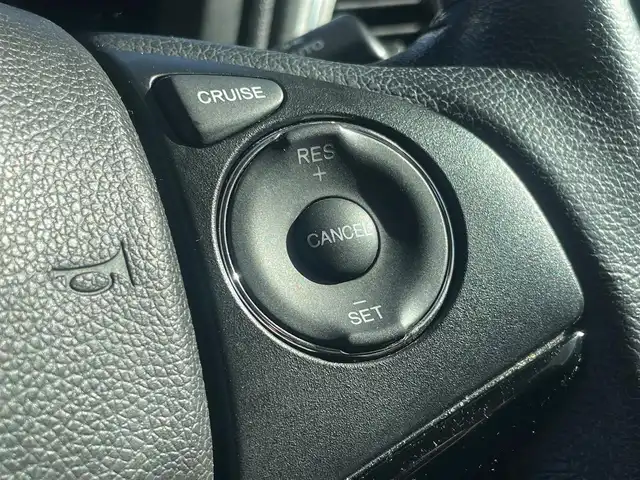 ホンダ ヴェゼル S 愛知県 2015(平27)年 5万km ホワイトオーキッドパール /当店買取/禁煙/1オーナー//純正ナビVXM-152VFi//フルセグTV/CD/DVD/SD/USB/Bluetooth//CTBA/LEDヘッド/Aライト//パドルシフト//あんしんパッケージ/ナビ装着SPパッケージ/コンフォートビューパッケージ//スタイリッシュパッケージ//ハーフレザー/シートヒーター//ISOFIX/純正Fマット//Aストップ/革巻きステアリング/クルコン//ブレーキホールド//保証書/取説/スペアキー