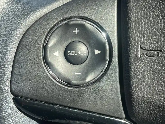 ホンダ ヴェゼル S 愛知県 2015(平27)年 5万km ホワイトオーキッドパール /当店買取/禁煙/1オーナー//純正ナビVXM-152VFi//フルセグTV/CD/DVD/SD/USB/Bluetooth//CTBA/LEDヘッド/Aライト//パドルシフト//あんしんパッケージ/ナビ装着SPパッケージ/コンフォートビューパッケージ//スタイリッシュパッケージ//ハーフレザー/シートヒーター//ISOFIX/純正Fマット//Aストップ/革巻きステアリング/クルコン//ブレーキホールド//保証書/取説/スペアキー